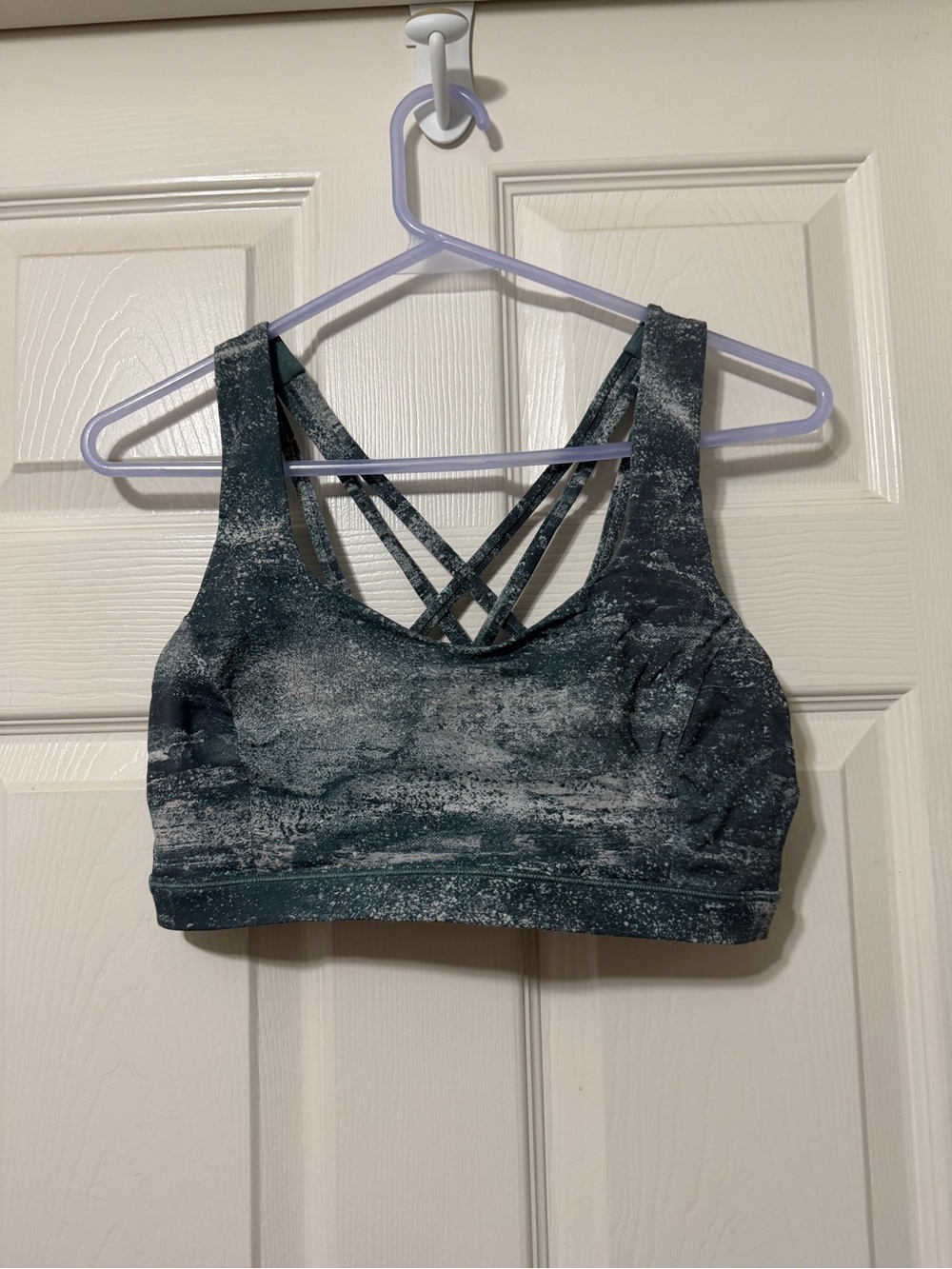 Lululemon athletica free to be serene bra size 8 euc